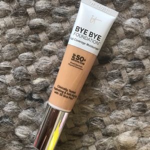 IT bye bye foundation full coverage moisturizer